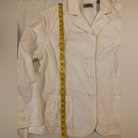 i.e. relaxed, vintage white eyelet blazer, beautiful & so easy to wear! 2X - Picture 11 of 16